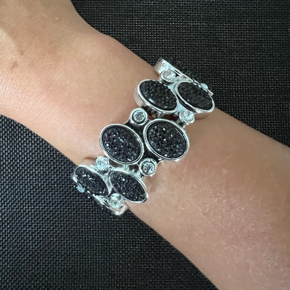 Stretchy Acrylic Bracelet - Picture 6 of 6